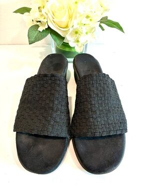 Preowned Aerosoles sandals size 8.5 black